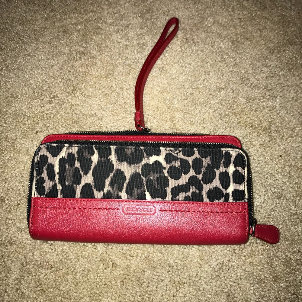Coach wallet with damaged zipper